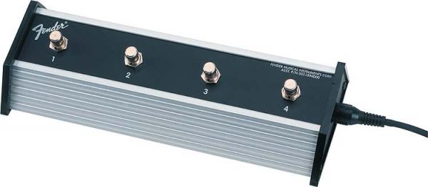 【最終値下げ】Fender Cyber Twin 動作品 フットスイッチ・純正カバー付き 最終値下げ】Fender Cyber Twin 動作品 フットスイッチ・純正カバー付き
